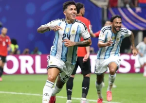 Argentina vira sobre o Egito no fim, vence por 3 a 2 e avança às quartas