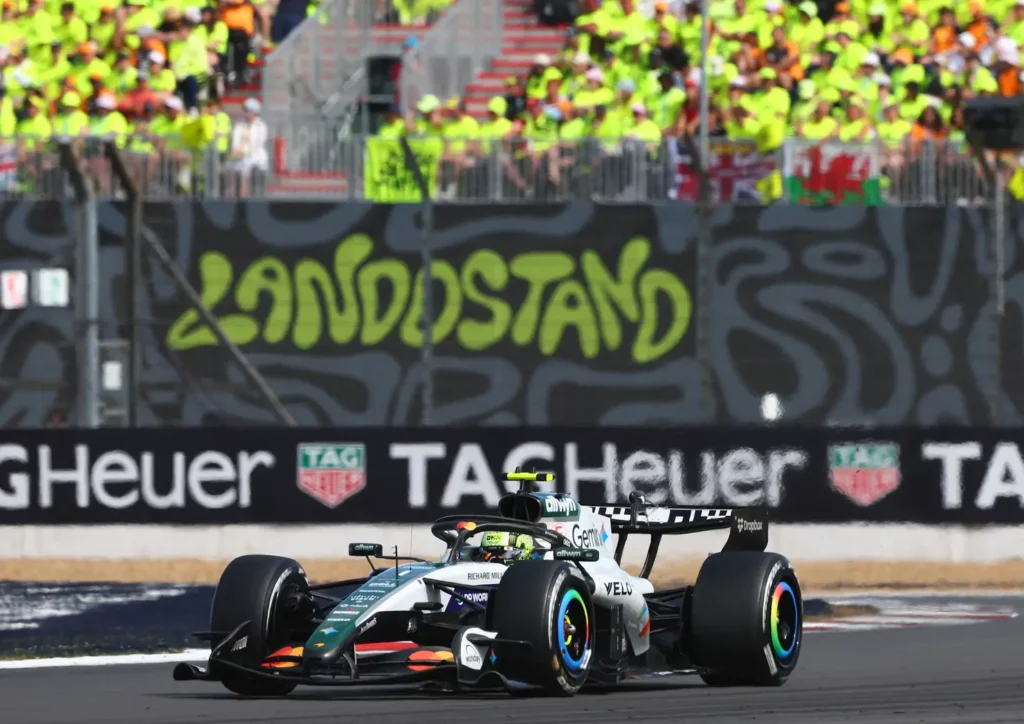 FIA avalia retorno do reabastecimento e mudanças no fornecimento de motores na F1