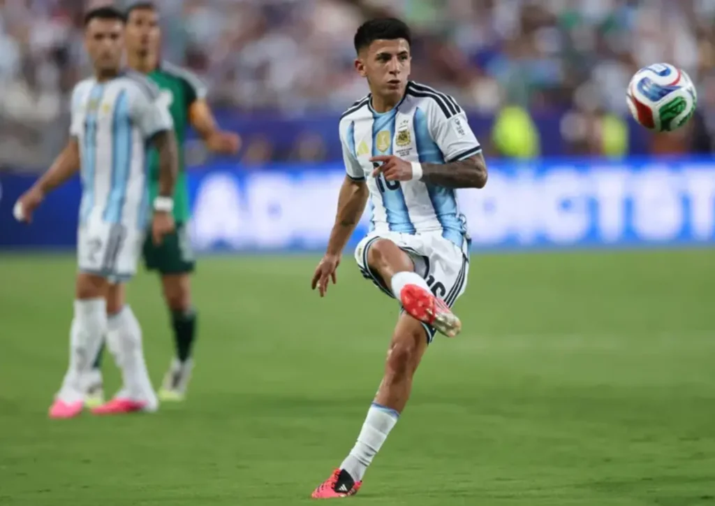 Flamengo disputa com River Plate a contratação de Thiago Almada