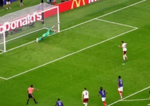 Espanha vai vencendo a França no primeiro tempo da semifinal da Copa do Mundo