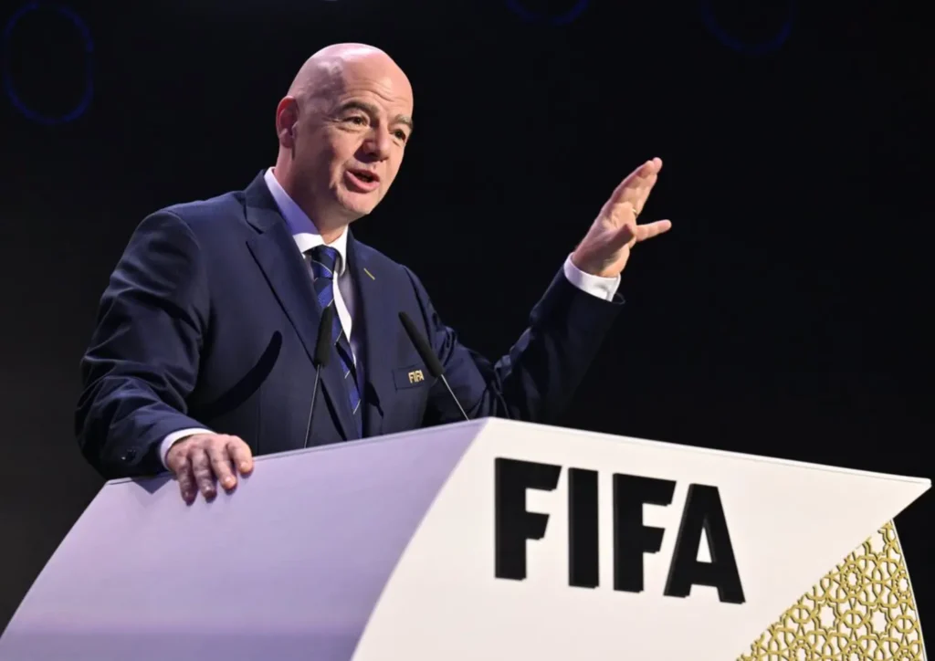 Infantino é denunciado ao COI por suposta violação de neutralidade política
