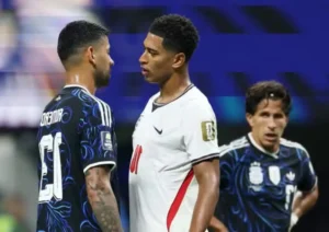 Inglaterra e Argentina vão empatando no primeiro tempo da semifinal