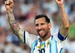 Messi reencontra estádio onde anunciou aposentadoria da Argentina antes da final da Copa do Mundo
