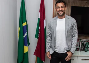 Fred retorna ao futebol como técnico do Fluminense