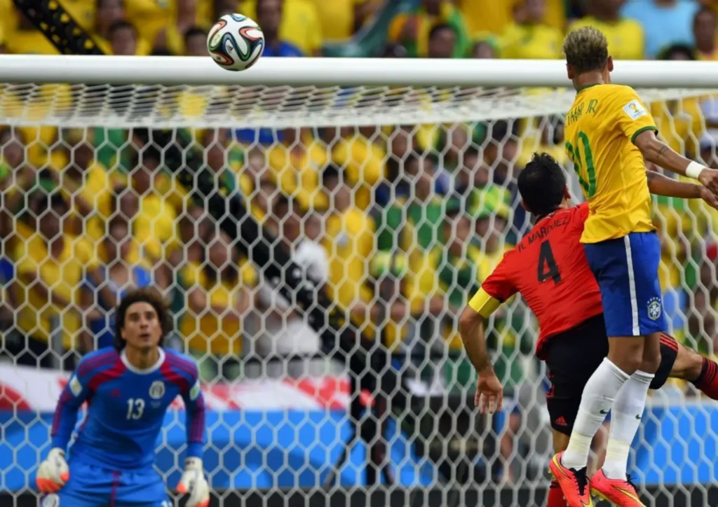Ochoa x Neymar em 2014