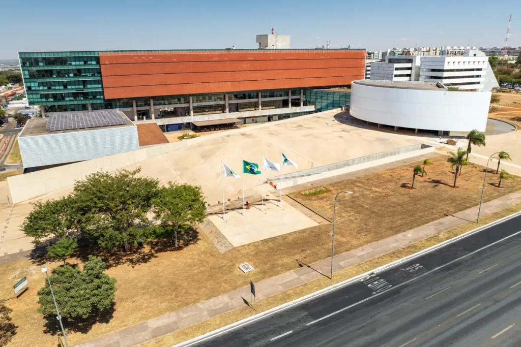 CLDF retoma trabalhos com homenagem às doulas e volta das votações
