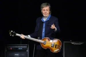 Paul McCartney deve subir ao palco no casamento de Taylor Swift, diz jornal