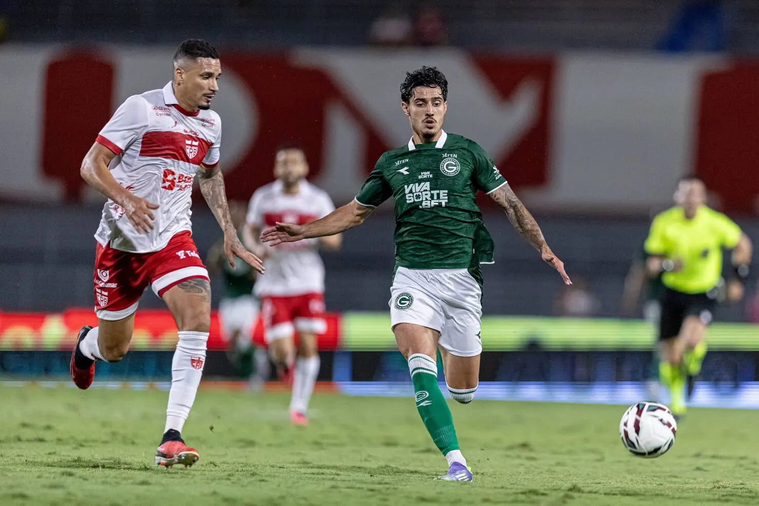 Goiás abre dois gols de vantagem mas cede empate ao CRB