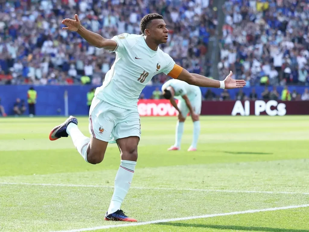 França vence Marrocos e garante vaga na semifinal da Copa do Mundo