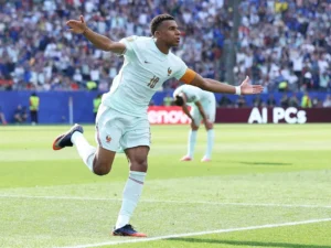 França vence Marrocos e garante vaga na semifinal da Copa do Mundo