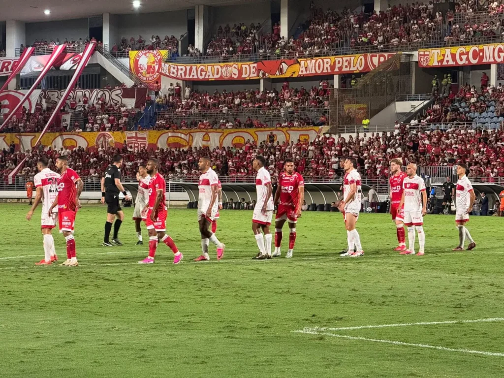Vila Nova perde para o CRB em partida apática no Rei Pelé