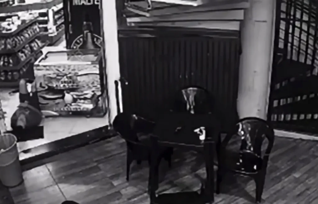 Policial posto de combustível