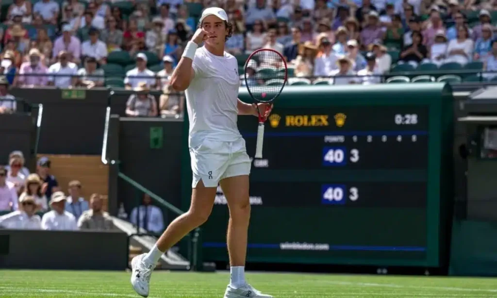 João Fonseca vence em sets diretos e avança à terceira rodada de Wimbledon