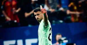 Unai Simón supera Casillas e entra para a história da Espanha com sequência sem sofrer gols