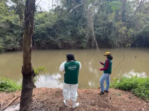Rio Meia Ponte passa por fiscalização após suspeita de despejo irregular de efluentes em Goiânia