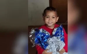 Pai é preso após espancar filho de 3 anos por não dar “bom dia”; menino morreu em hospital