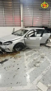 Motorista foge de blitz, bate carro e acaba preso na Asa Norte (DF)