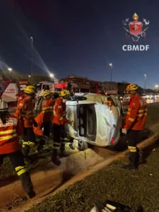 Sinistro na BR-020 deixa dois feridos presos às ferragens em Brasília