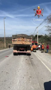 Motociclista morre após colisão frontal com caminhão em Sobradinho (DF)
