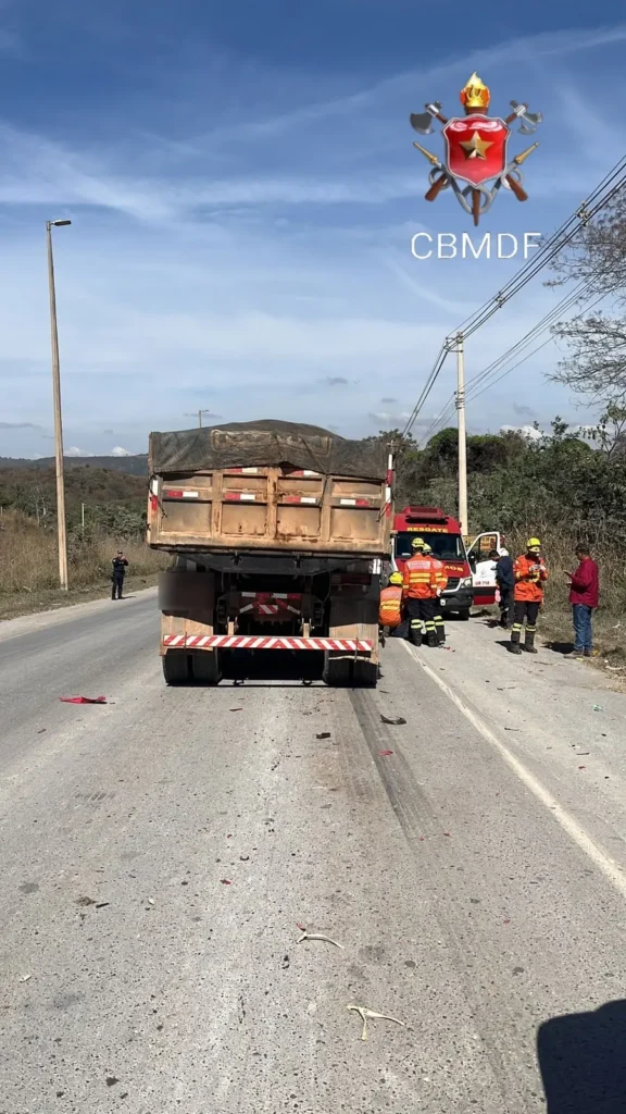 Motociclista morre após colisão frontal com caminhão em Sobradinho (DF)