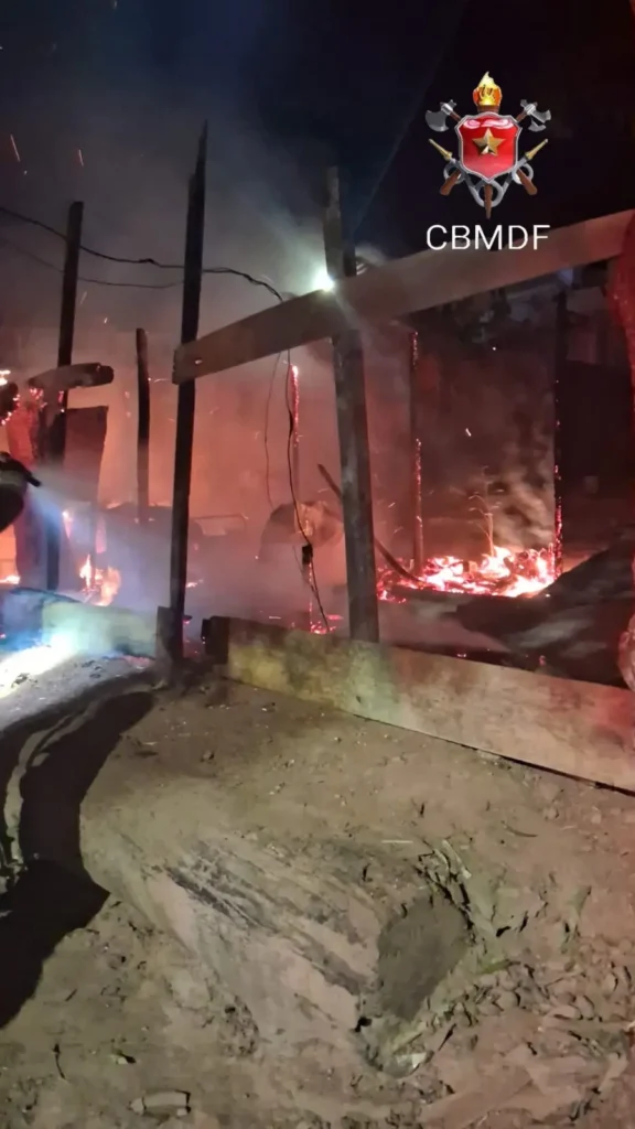 Incêndio destrói barraco em ocupação irregular de Vicente Pires (DF)