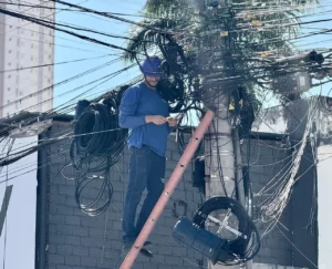 Quase 120 km de fios soltos já foram retirados em Goiânia