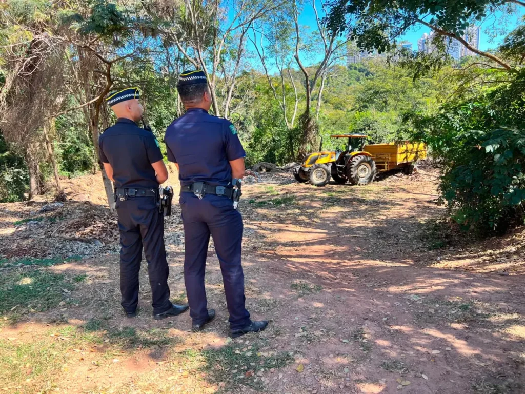 Empresa é multada em R$ 10 mil por descarte irregular de resíduos em área de preservação em Goiânia