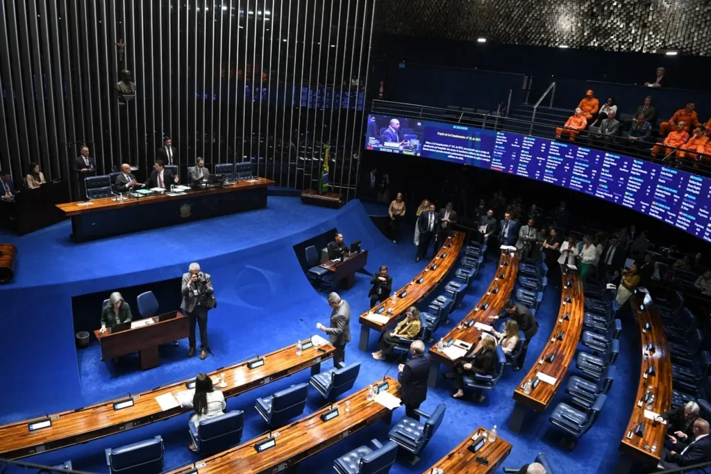 Câmara, Assembleia e Senado se mostram caríssimos e inúteis