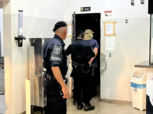 Suspeito de agredir coletores e danificar caminhão de lixo é preso em Goiânia