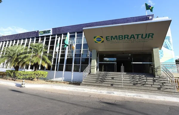 Embratur abre seleção com provas on-line e salários de até R$ 9 mil