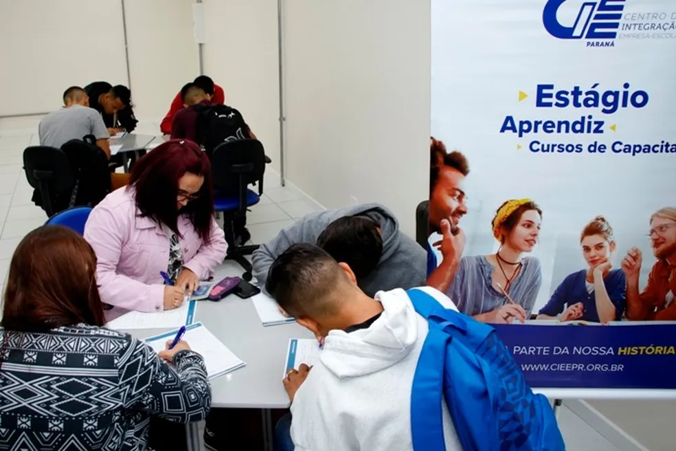 Goiás abre mais de 800 vagas de estágio e amplia oportunidades para estudantes