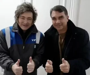 Javier Milei virá ao Brasil para apoiar candidatura de Flávio Bolsonaro