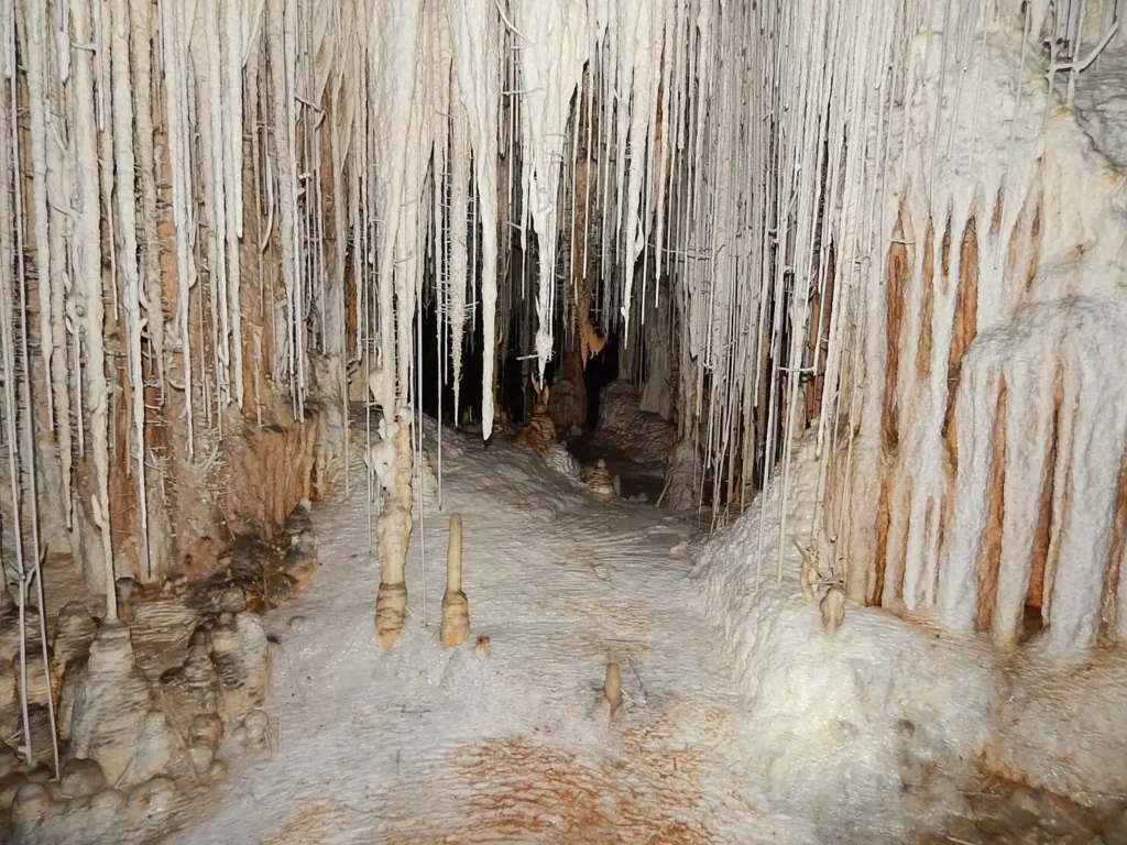 grutas em Goiás