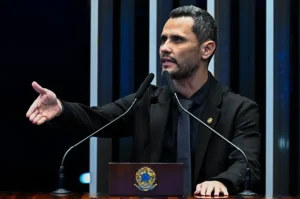 Cleitinho pode deixar disputa ao governo de Minas, avalia cúpula do Republicanos