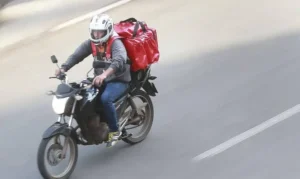 Adeus à carteira assinada? Jovens impulsionam alta da economia dos bicos