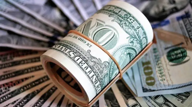 IA pode fortalecer hegemonia do dólar na economia global, apontam economistas