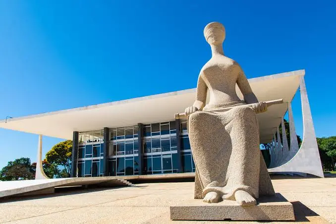 Ala do STF vê tentativa de tirar investigação sobre Lulinha da relatoria de André Mendonça