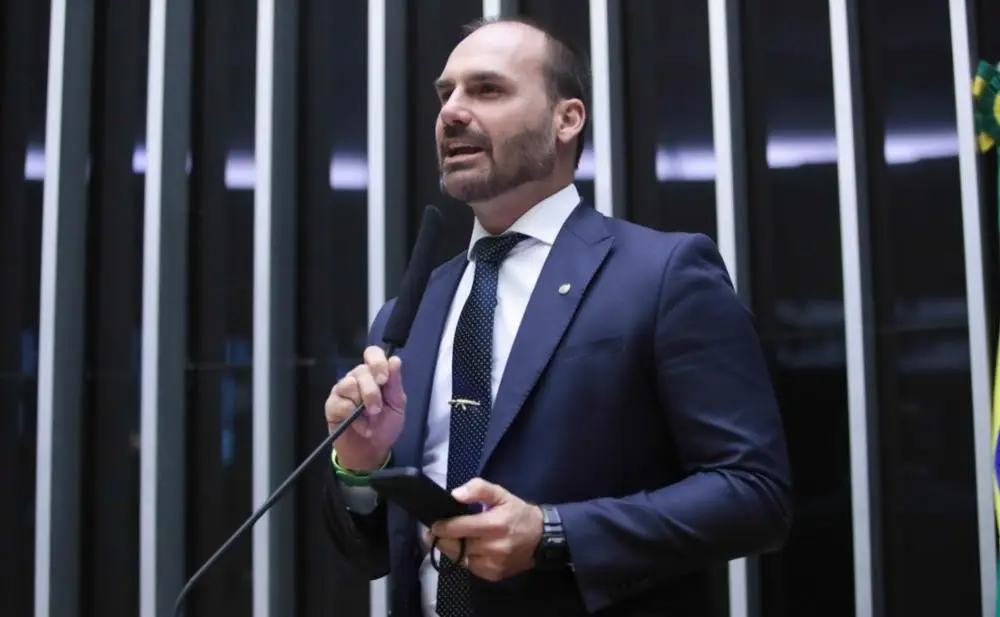 PF decide demitir Eduardo Bolsonaro por abandono de cargo