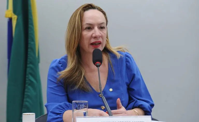 Comissão aprova projeto que obriga agressor a pagar tornozeleira eletrônica