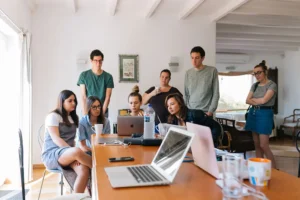 Jovens trocam a CLT pelo próprio negócio em nova onda empreendedora
