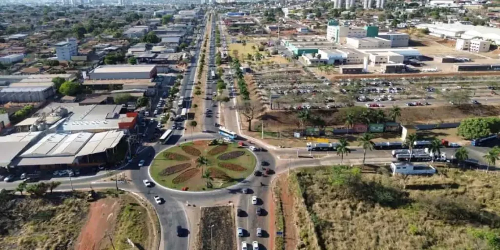 Prefeitura de Goiânia muda trânsito em frente ao HUGOL, mas motoristas questionam solução
