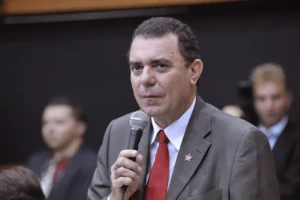 Com chapa indefinida, PT lança Luis Cesar Bueno ao Governo de Goiás 