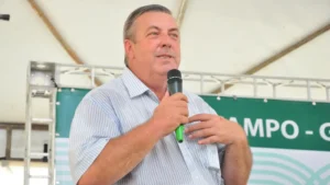 José Mário Schreiner permanece na base após negociações com oposição em Goiás
