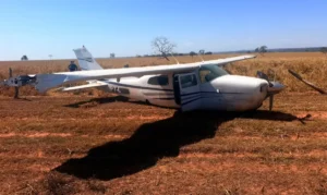 Caças da FAB atiram contra avião suspeito vindo da Bolívia