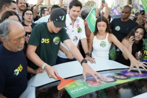 Daniel Vilela acelera carreatas por Goiás; estratégia dá visibilidade, mas pode afastar o olho no olho