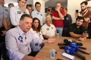 Críticas ao governo, defesa do agro e escolha de mulher para vice colocam Daniel Vilela em xeque