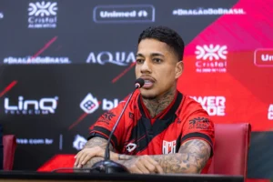 Matheusinho é apresentado no Atlético-GO e projeta acesso: “Feliz por chegar a um clube grande”