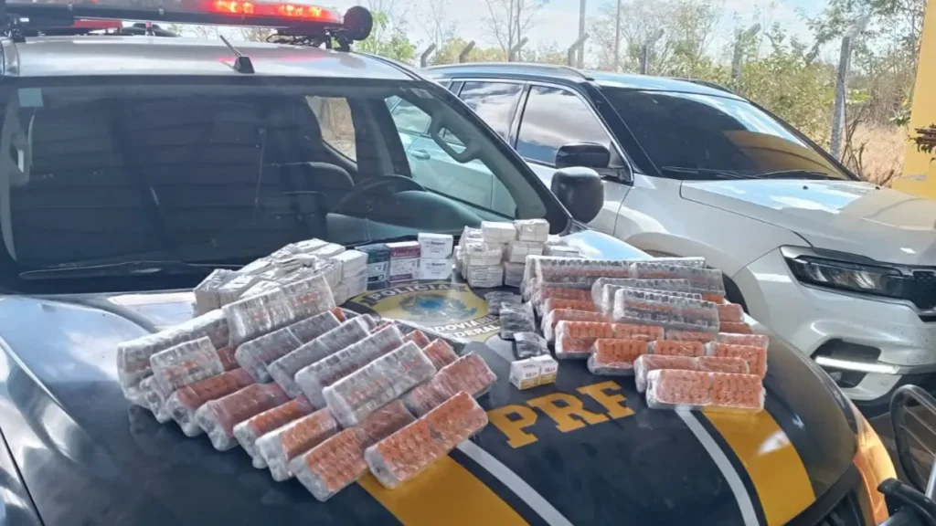 PRF apreende 2,2 mil ampolas emagrecedoras em Guapó