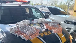 PRF apreende 2,2 mil ampolas emagrecedoras em Guapó