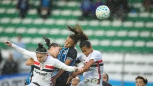 Quartas do Brasileirão Feminino começam com vitória do Flamengo e empate do São Paulo